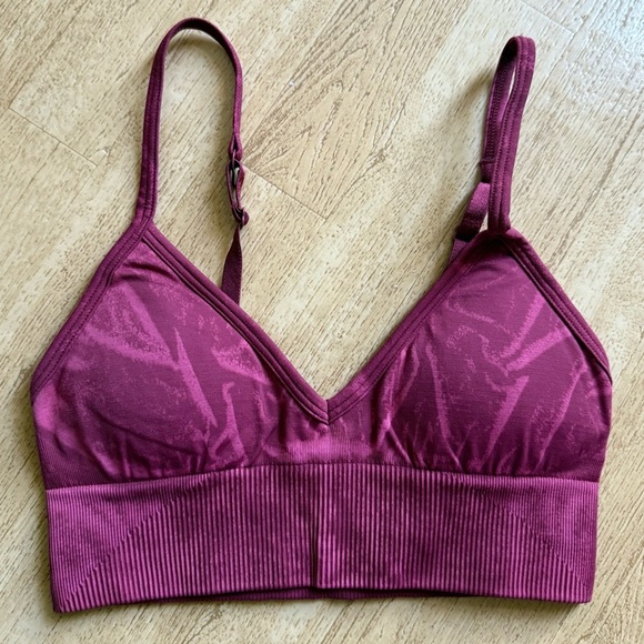 Lululemon Ebb To Street A/B Chianti New Year’s Sports Bra 2 - Picture 1 of 3